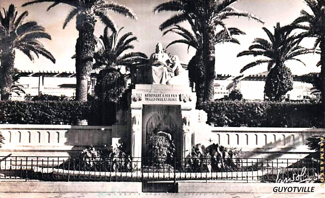 Guyotville - Monument aux Morts.jpg